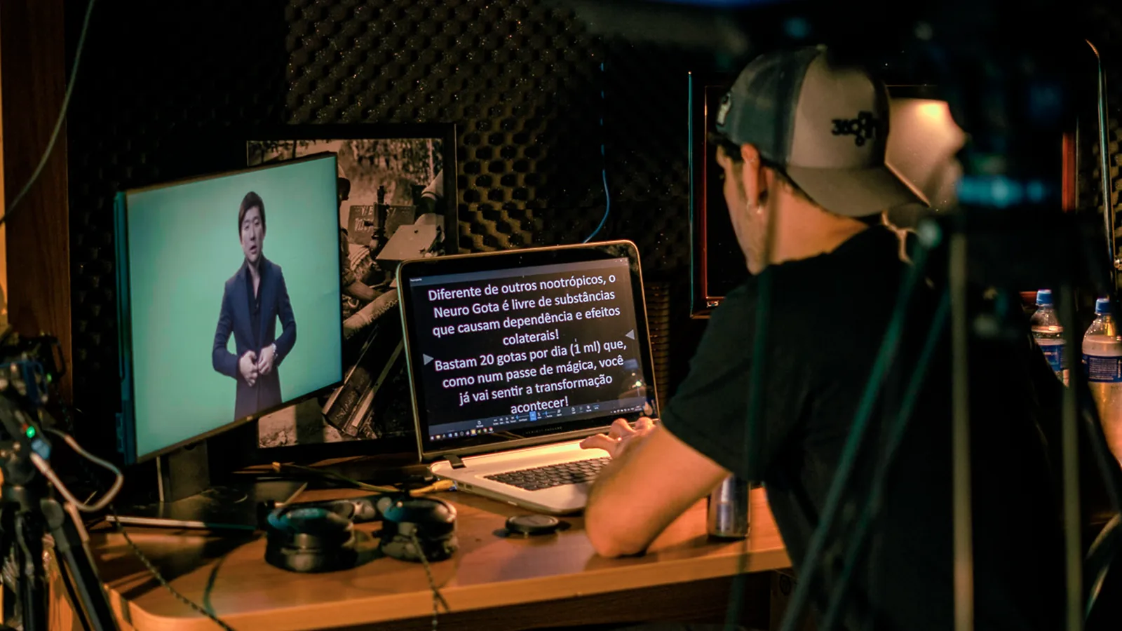 Monitor de direção com o roteiro no teleprompter