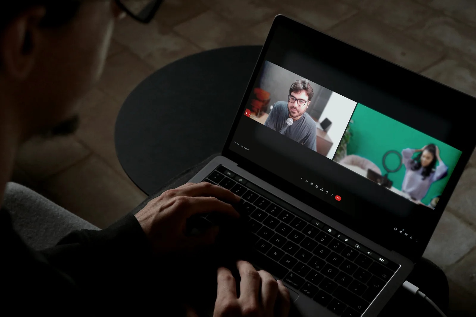 Videochamada de direção acompanhando uma gravação remota